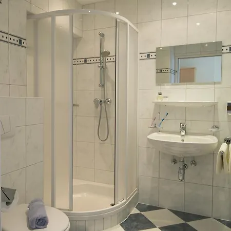 מלון Haus Friedrichsburg - Bergbahnen Von Mai Bis November Inklusive 3*